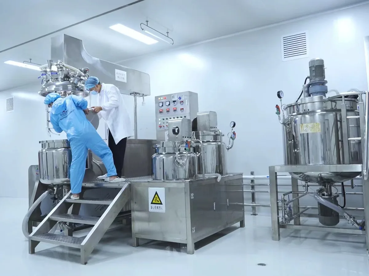 Vacuum emulsifying and mixing hall at the VITALUME plant